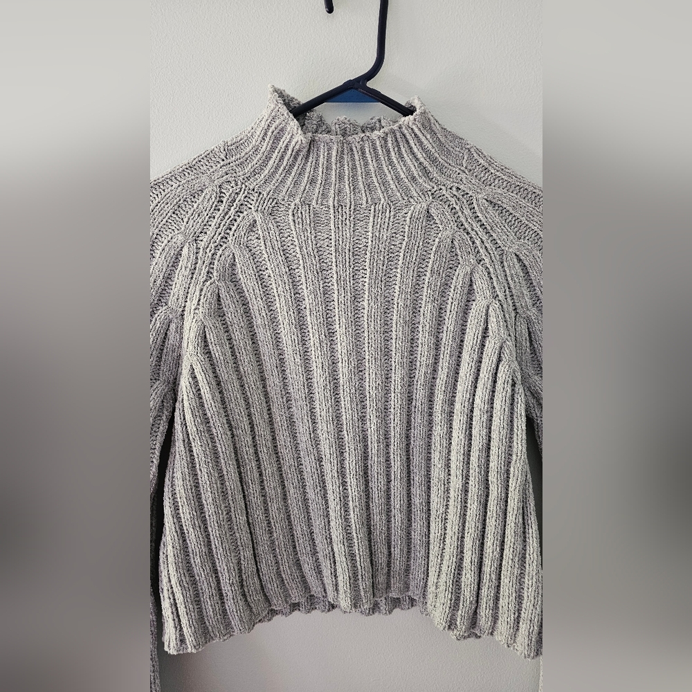 American Eagle Ribbed Sweater - Picture 3 of 3